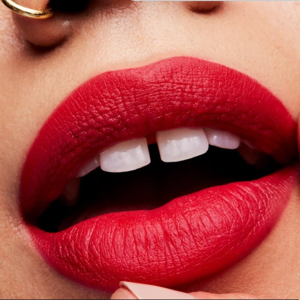 MAC MATTE LIPSTICK RED ROCK (640) Classic Clean Red - Picture 3 of 5